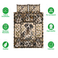 Great Dane quilt bedding set shown front-facing with daisy artwork and illustrated product feature icons