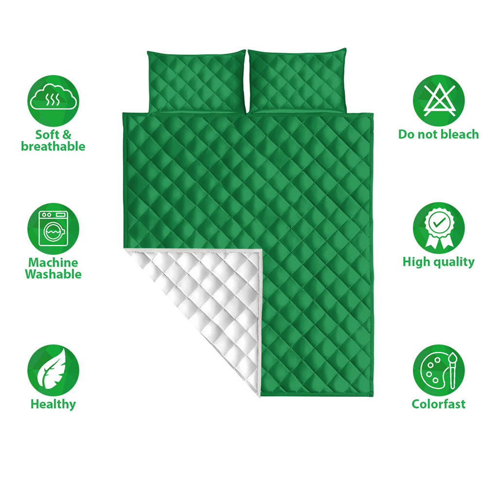 Quilt blanket and pillowcases shown with diamond stitching, breathable design icons, and colorfast care information