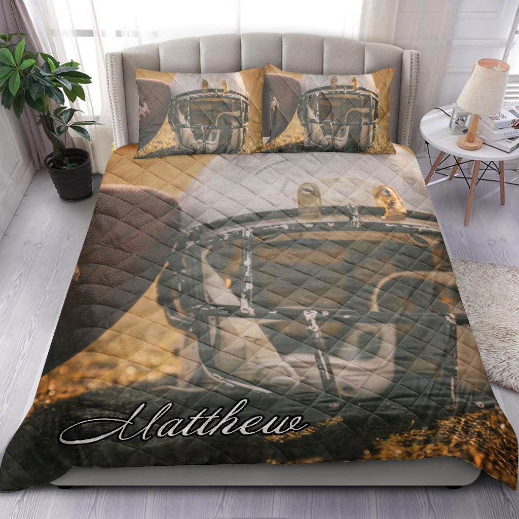 Ohaprints-Quilt-Bed-Set-Pillowcase-Football-Helmet-On-Grass-Player-Fan-Gift-Idea-Vintage-Custom-Personalized-Name-Blanket-Bedspread-Bedding-1630-King (90'' x 100'')