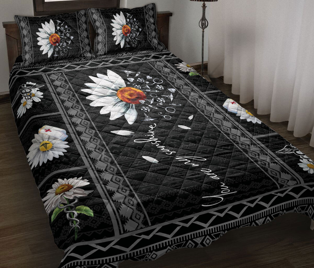 Ohaprints-Quilt-Bed-Set-Pillowcase-Patchwork-Nurse-White-Daisy-Black-And-White-Rn-Cna-Gift-Blanket-Bedspread-Bedding-634-Throw (55'' x 60'')