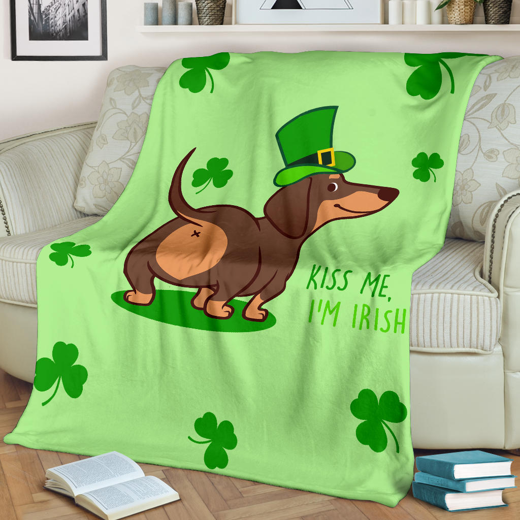 Ohaprints-Fleece-Sherpa-Blanket-Dachshund-Kiss-Me-I-Am-Irish-Funny-Gift-For-Patrick-Day-Soft-Throw-Blanket-1575-Fleece Blanket