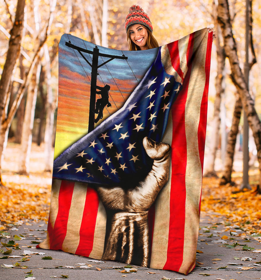 Ohaprints-Fleece-Sherpa-Blanket-Gift-For-Lineman-America-Us-Flag-Patriotic-Electrician-Pride-Hand-Soft-Throw-Blanket-1614-Sherpa Blanket