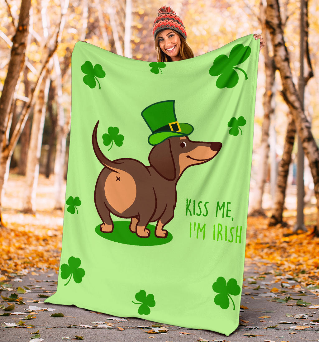 Ohaprints-Fleece-Sherpa-Blanket-Dachshund-Kiss-Me-I-Am-Irish-Funny-Gift-For-Patrick-Day-Soft-Throw-Blanket-1575-Sherpa Blanket